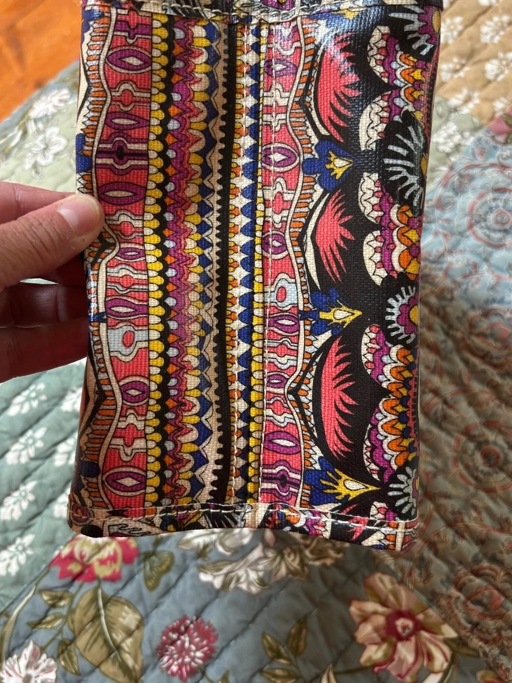 Sakroots insulated lunch bag featuring a vibrant boho artist print NWOT